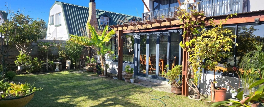 6 Bedroom Property for Sale in Franskraal Western Cape